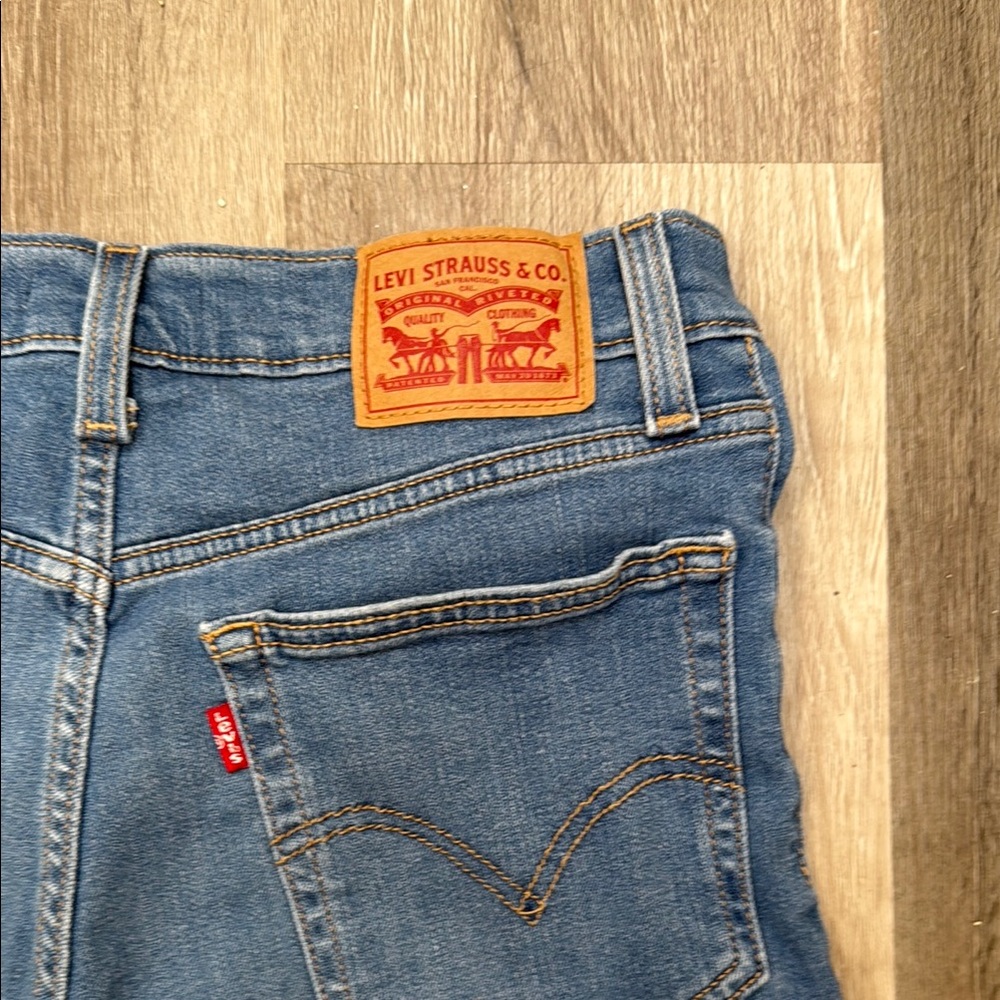 Levi’s distressed high rise shorts. - Picture 9 of 9